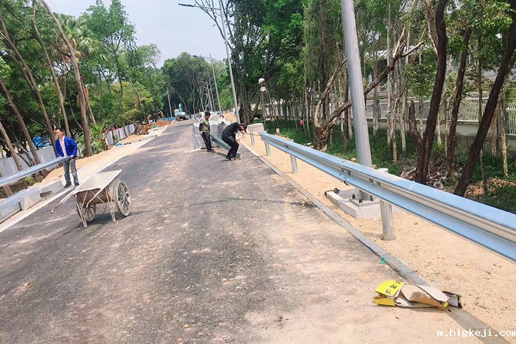 双面波形梁钢护栏 双面波形梁钢护栏