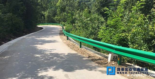 农村公路护栏.jpg