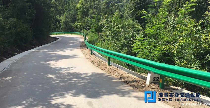 农村公路护栏.jpg