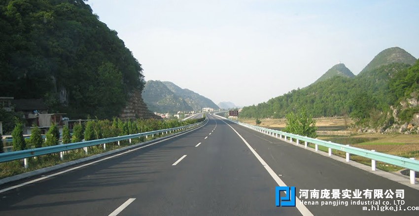高速公路波形梁护栏.jpg