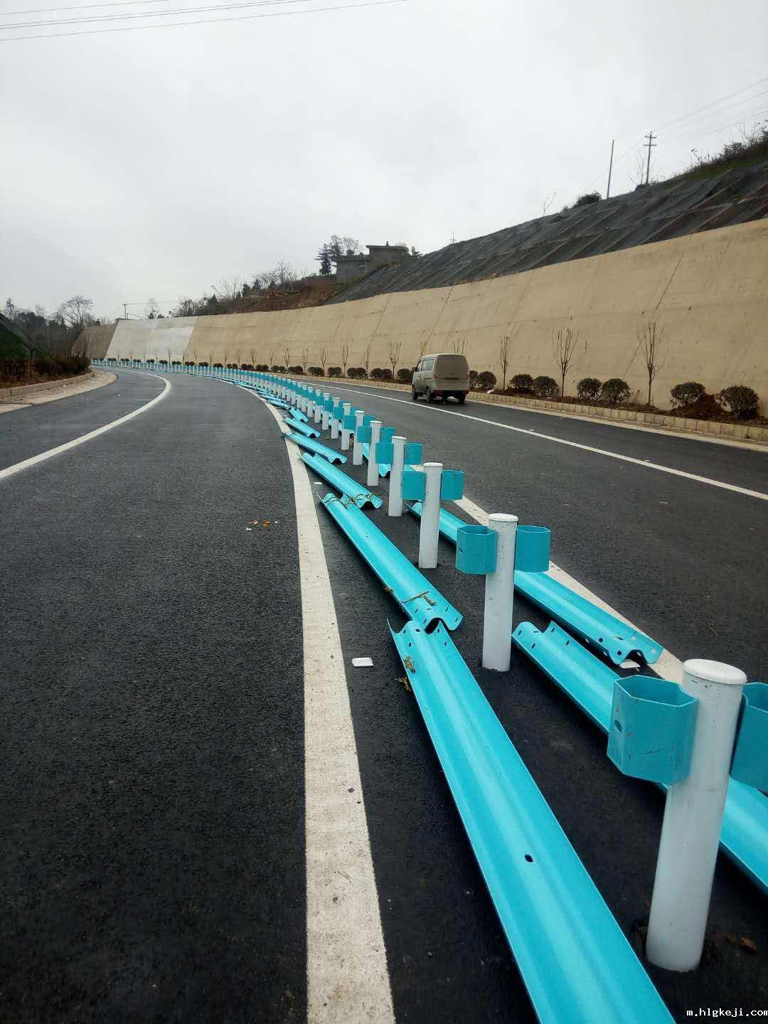 1643961454498524.jpg 护栏防阻块.jpg