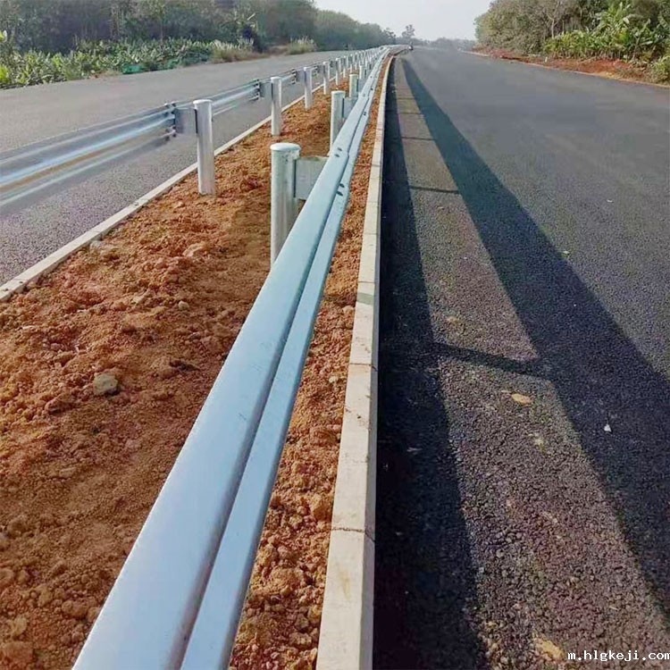 1716774719471074.jpg 中分带护栏26.jpg